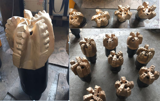 Wiertło PDC z korpusem stalowym / korpusem matrycy 5 ostrzy do wiercenia studni wodnej / oleju gazowego